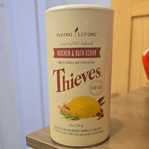 Young Living Thieves Essential Oil-Infused Scrub‎